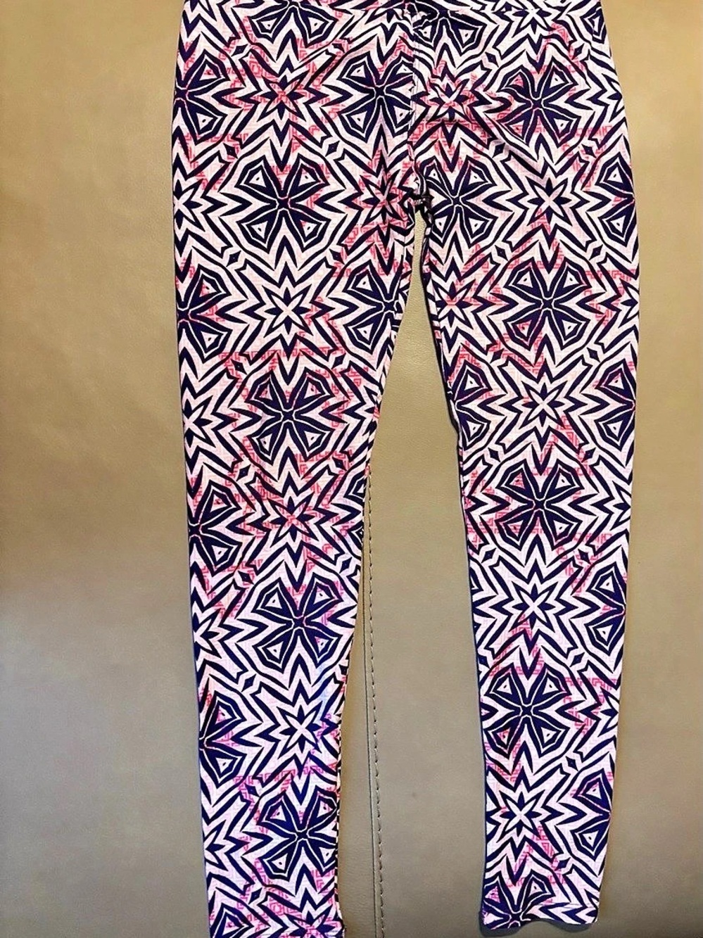 LuLaRoe Geometric Leggings in Pink & Purple Size Medium Like New